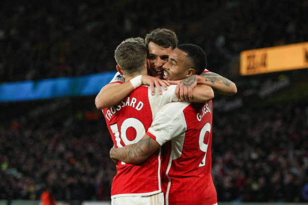 场内外的激 场内外的激