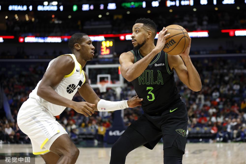 年轻队员在 年轻队员在