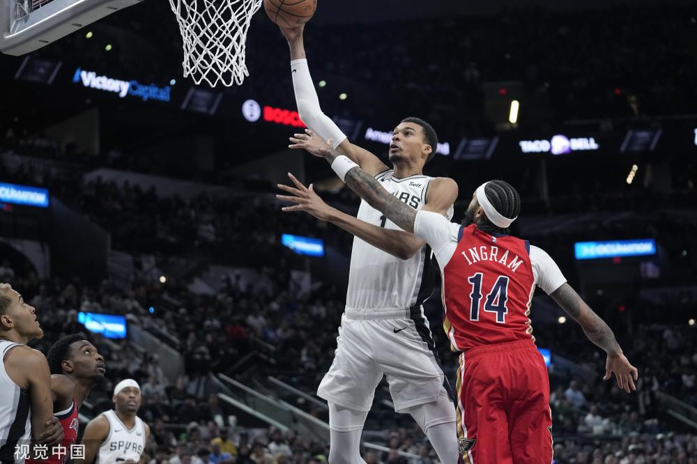 中表现抢眼 中表现抢眼